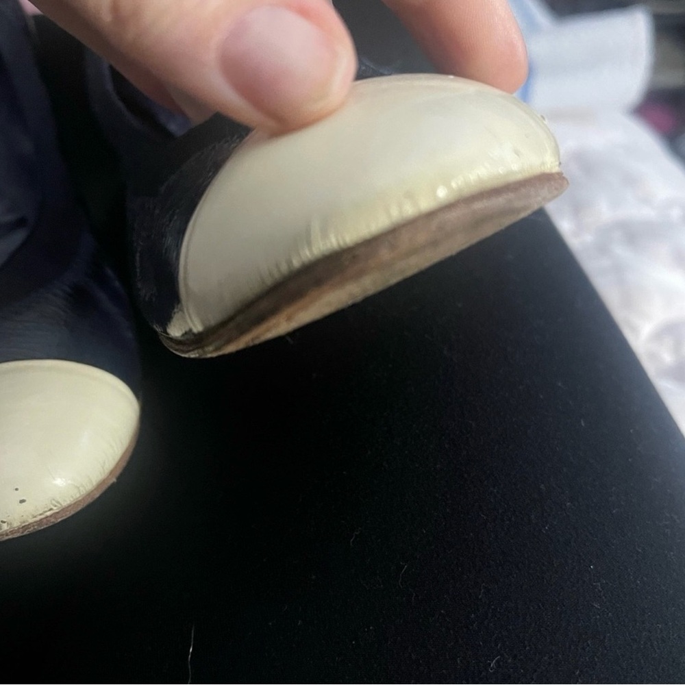 CHANEL Navy and Cream Flats - Picture 4 of 16
